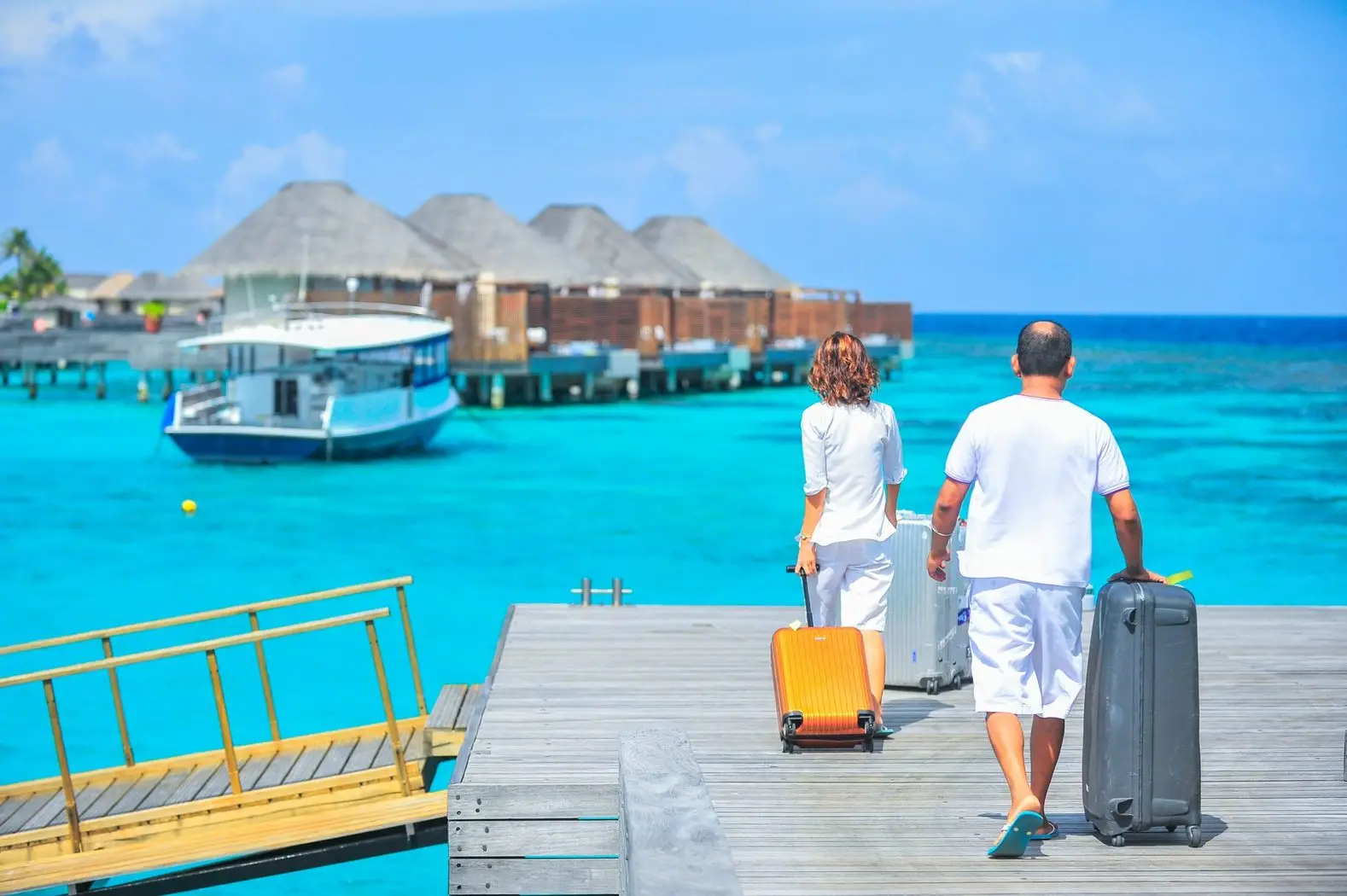 couple maldives vacation